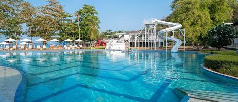 2 outdoor pools, open 9:30 AM to 9:00 PM, free pool cabanas
