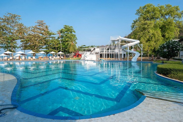 2 buitenzwembaden, gratis zwembadcabana's, parasols voor strand/zwembad