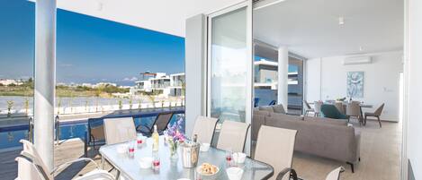 تناول الطعام بالخارج