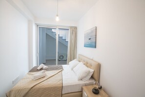 5 bedrooms, iron/ironing board, WiFi, bed sheets
