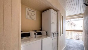 A laundry area with a sign indicating it's for guests only, and a view of the outside balcony. - Red Roof Inn Houston North - Fm1960 and I-45 (Houston)