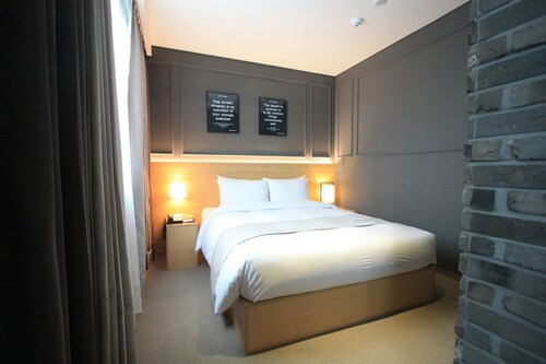 Suwon Vella Suite Hotel