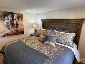2 Schlafzimmer, Schreibtisch, Bügeleisen/Bügelbrett, Reisekinderbett