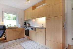 Refrigerador, microondas, horno y lavavajillas 