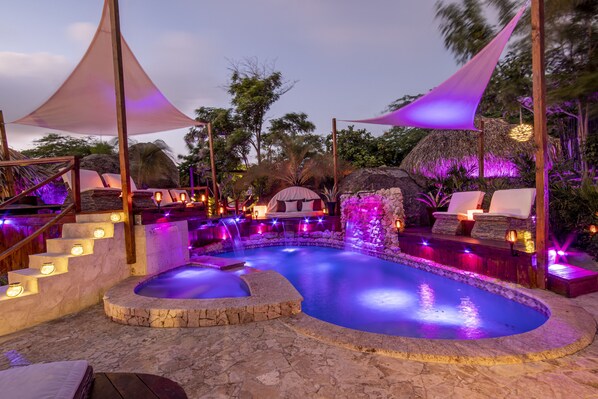 Piscine intérieure, piscine extérieure