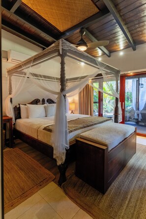 4 chambres, coffre-fort, bureau, fer et planche à repasser