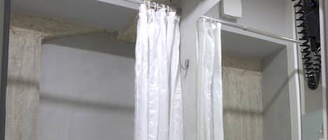Economy-Doppelzimmer | Badezimmer