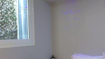 Economy Double Room | In-room safe, soundproofing, free WiFi, bed sheets