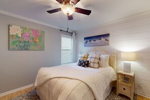 2 bedrooms, free WiFi, bed sheets - Lovely Condo in Gated Harbour Oaks walking distance to the Village (Saint Simons Island)