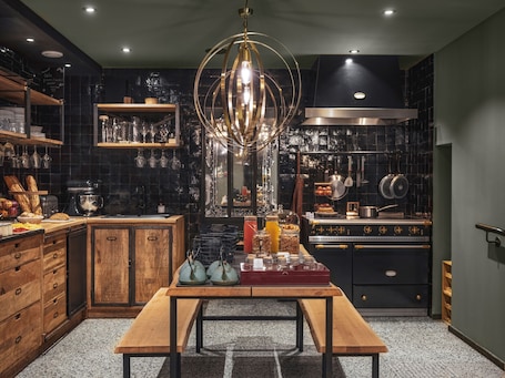 Desayuno para llevar diario (EUR 18 por persona)