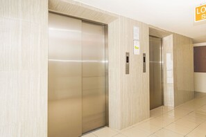 Interior - OYO Flagship 2261 Pp Properti Pavilion Permata (Surabaya)