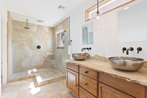 Combined shower/tub, rainfall showerhead, hair dryer, towels