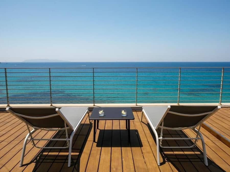 Panoramic Room | Hypo-allergenic bedding, minibar, in-room safe, individually furnished