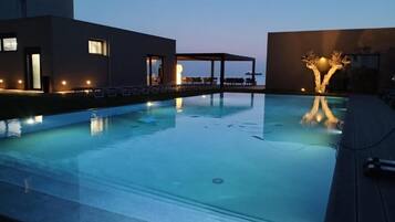 حمّام سباحة خارجي موسمي