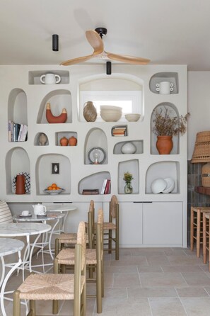 Coffee/tea maker, electric kettle, highchair - Yayaki Spetses (Spetses)
