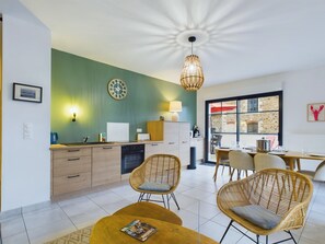Interior - 50m from the beach – terrace – 3 adults / 3 children (Pléneuf-Val-André)