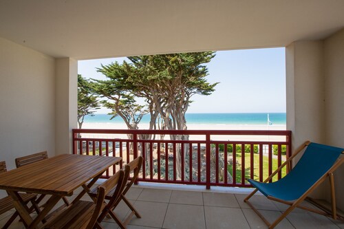 Face à la mer, bel appartement pour 8