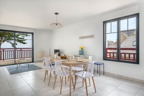 Dining - Facing the sea, lovely flat for 8 (Pléneuf-Val-André)
