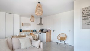 TV - Nice flat for 6, sea view, 50m from the beach (Pléneuf-Val-André)