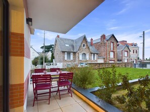 Outdoor dining - 50m from the beach, nice flat for 6 (Pléneuf-Val-André)
