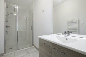 Een douche, een haardroger
