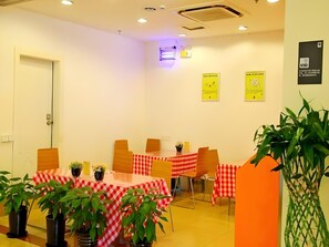 Dining - 7 Days Inn (Shanghai)