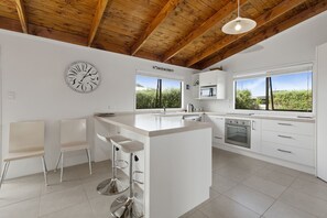 Frigorifero, microonde, lavastoviglie, tostapane