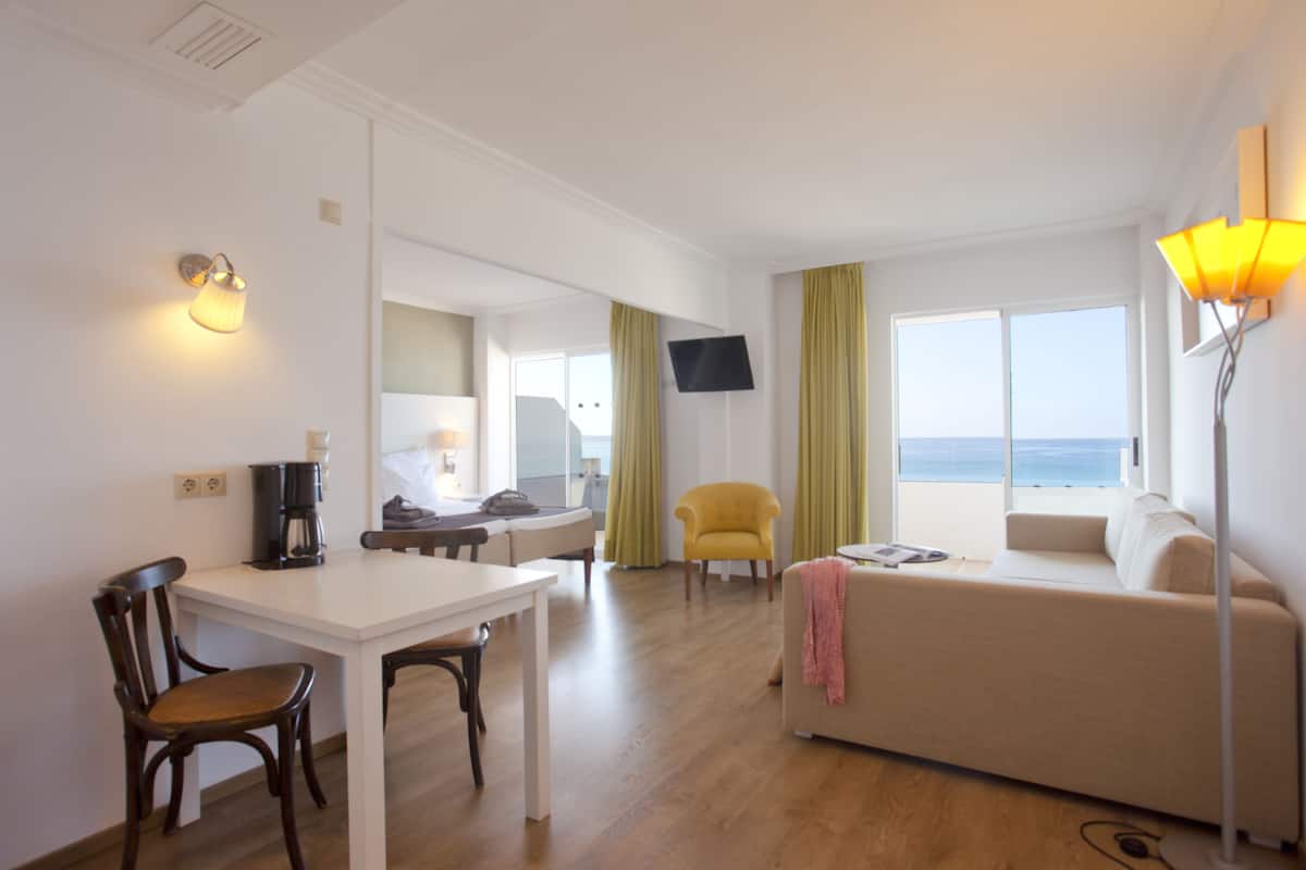 standard studio, balcony, sea view | 1 bedroom, hypo-allergenic bedding, in-room safe, free wifi