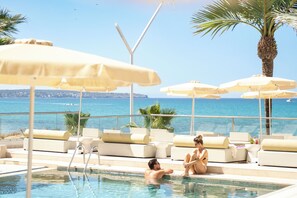Seasonal outdoor pool, pool loungers - FERGUS Style Palma Beach - Adults Only (Palma de Mallorca)