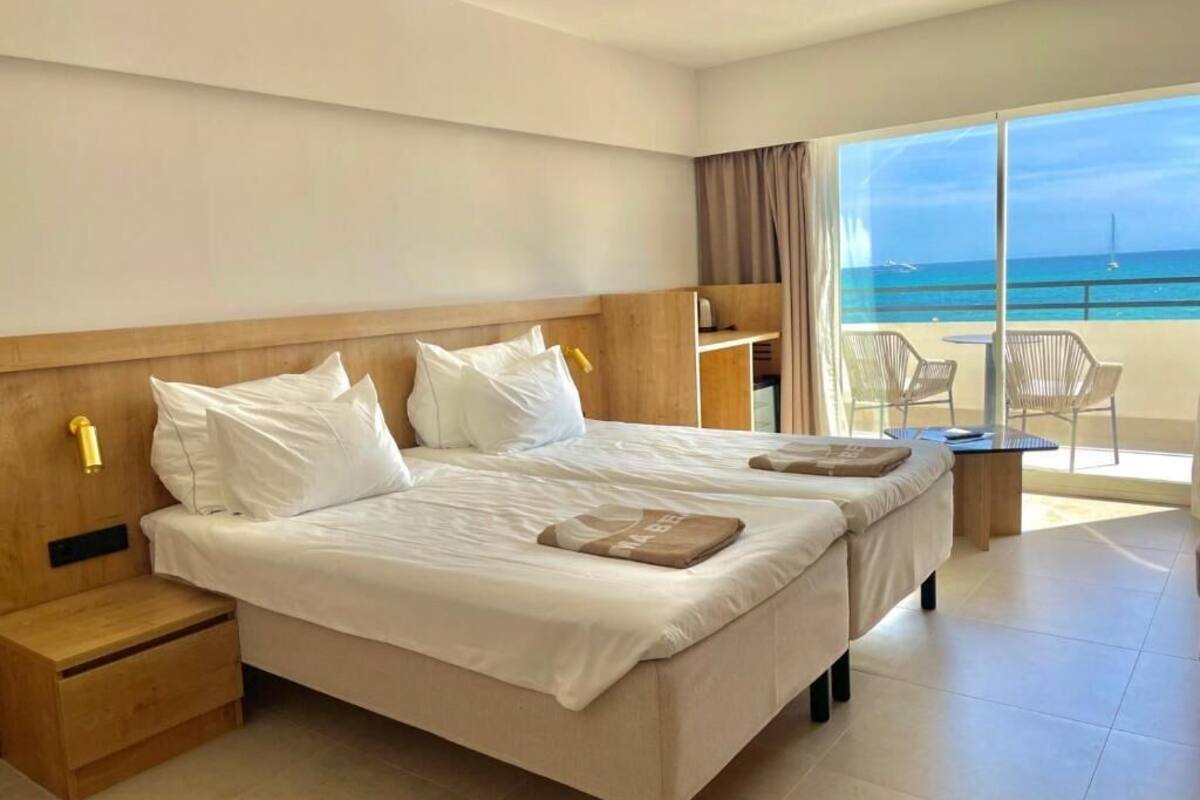 double room, balcony, sea view | 1 bedroom, hypo-allergenic bedding, in-room safe, free wifi