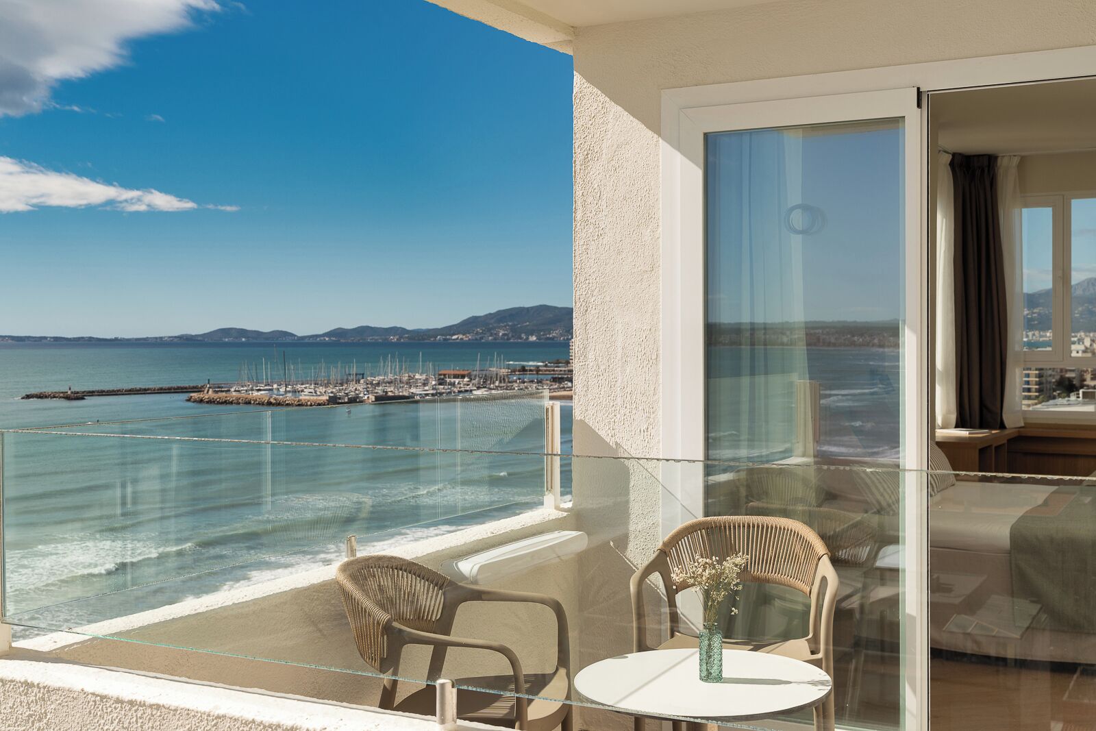 Quarto premier, sacada, vista para o mar | Roupas de cama antialérgicas, cofres nos quartos, Wi-Fi de cortesia