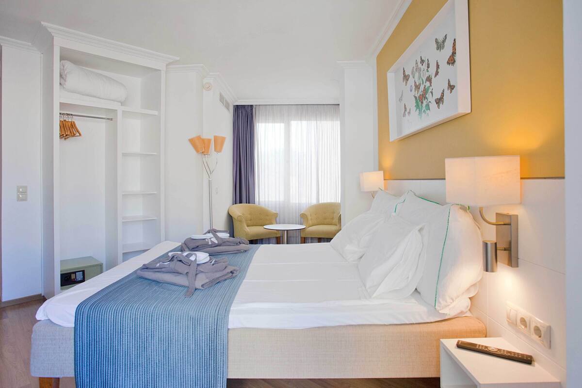 superior double room, balcony, pool view | 1 bedroom, hypo-allergenic bedding, in-room safe, free wifi