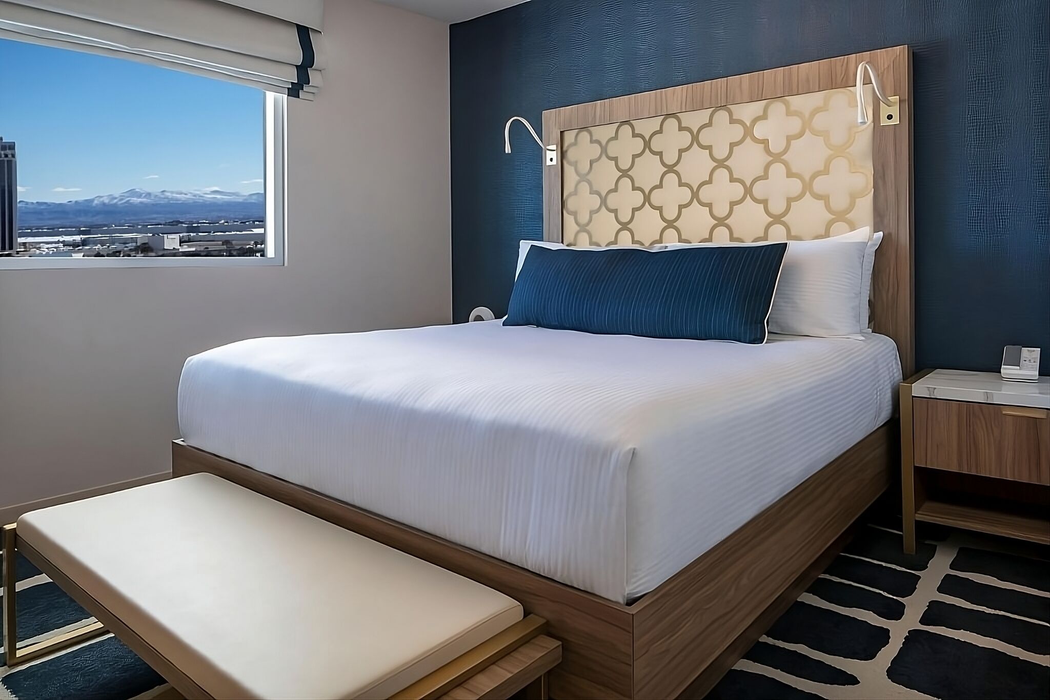 Right on the Las Vegas Strip! Onsite Live Entertainment & Dining, Casino!