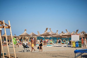En la playa, 3 bares en la playa