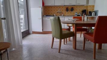 Nhà | Bếp riêng | Tủ lạnh, lò vi sóng, lò nướng, bếp nấu