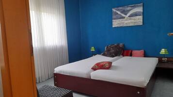 3 bedrooms, iron/ironing board, travel cot, free WiFi