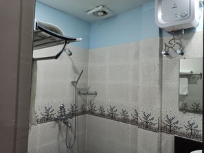 Shower, soap, shampoo, toilet paper - Namaste Atithya Resort (Sonapur)