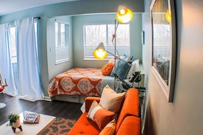 Iron/ironing board, free WiFi, bed sheets