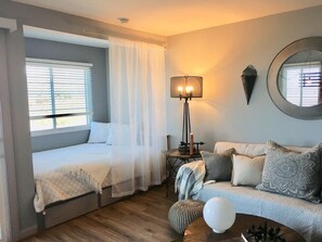 Iron/ironing board, WiFi, bed sheets - Smoky, Rustic and Relaxing Studio Condo - Views, Pools, Wifi (Gatlinburg)