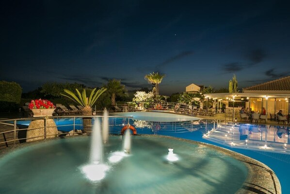 حمّام سباحة خارجي