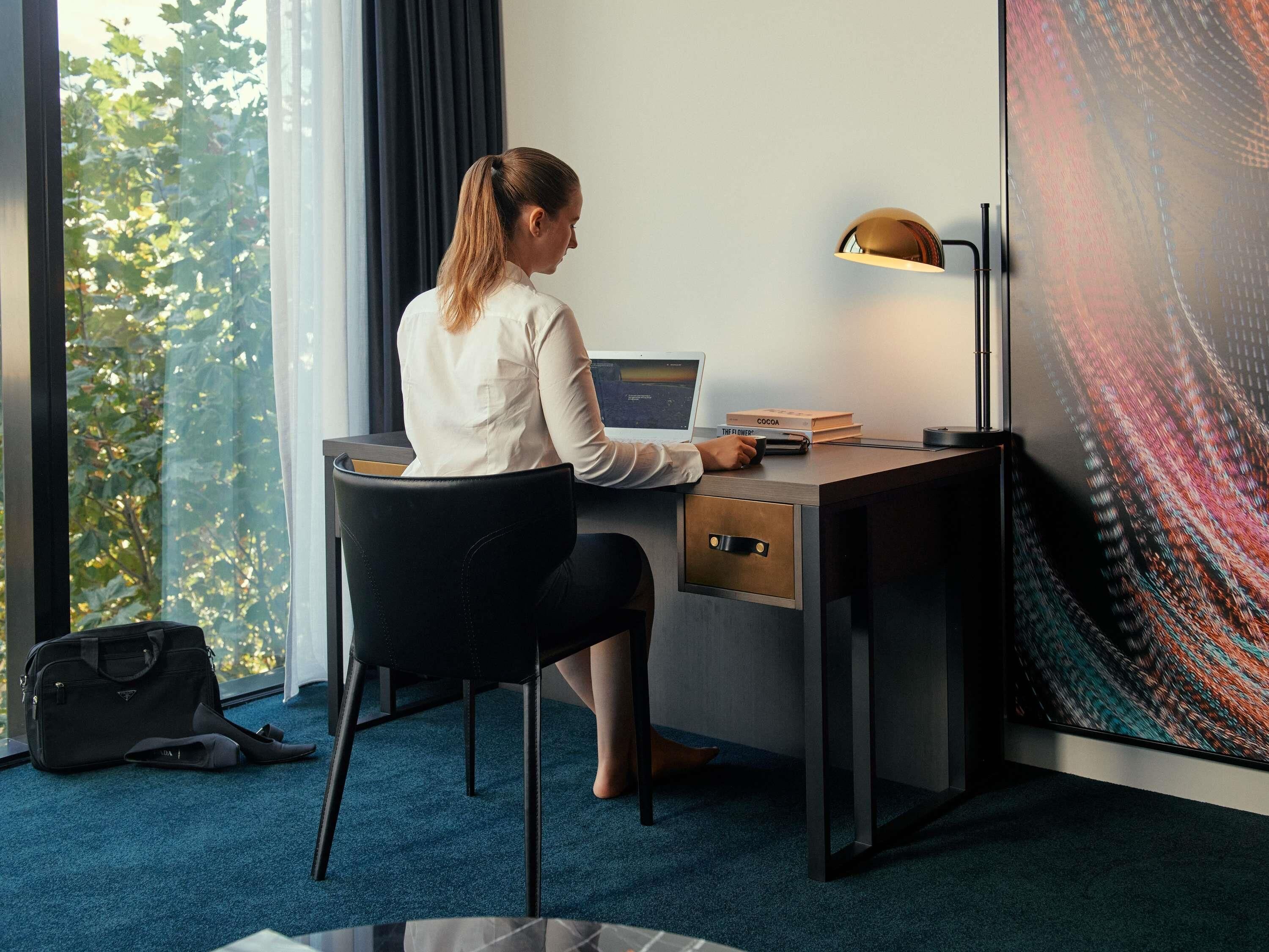 Ropa de cama de alta calidad y minibar 