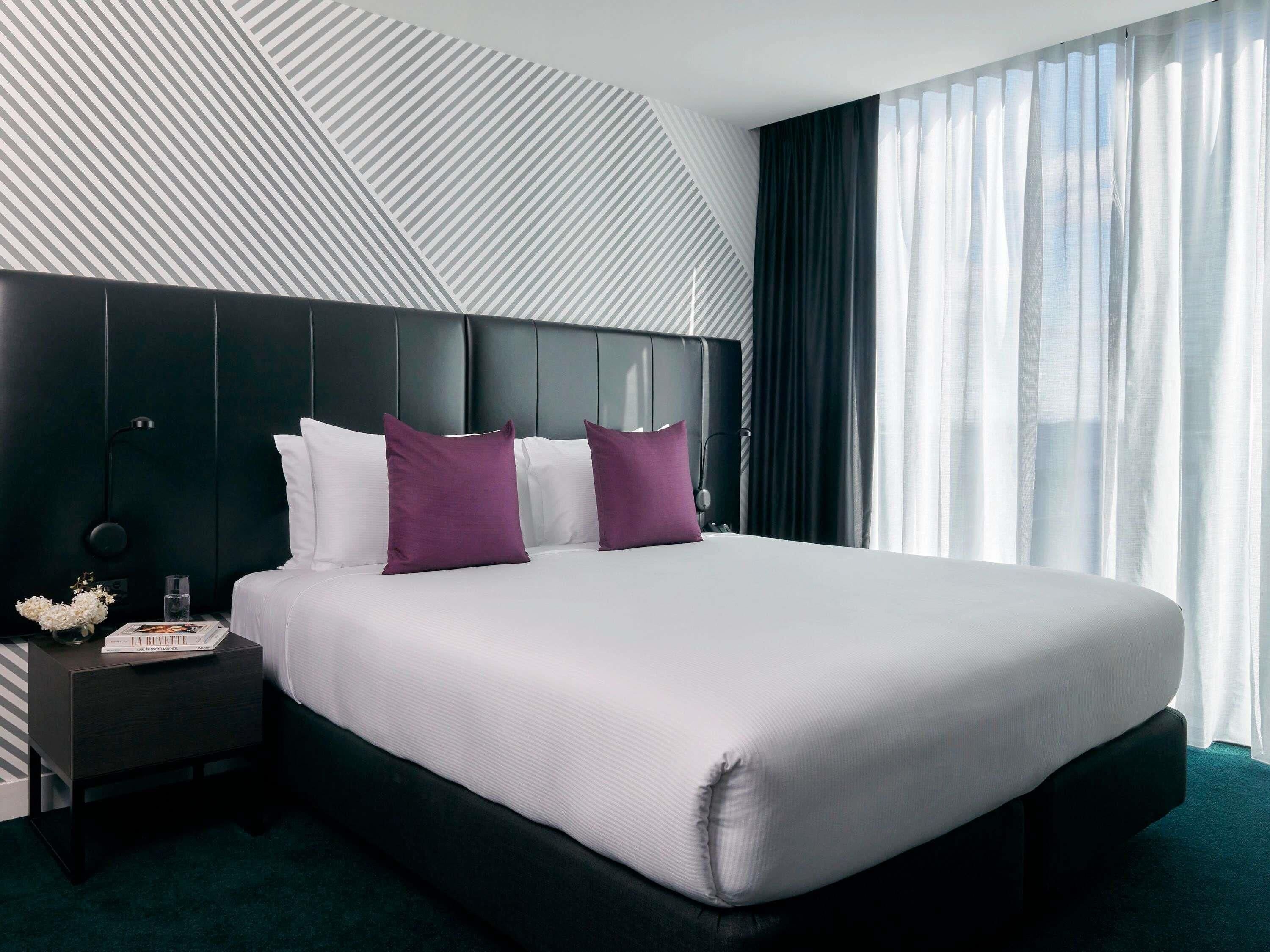 Ropa de cama de alta calidad y minibar 