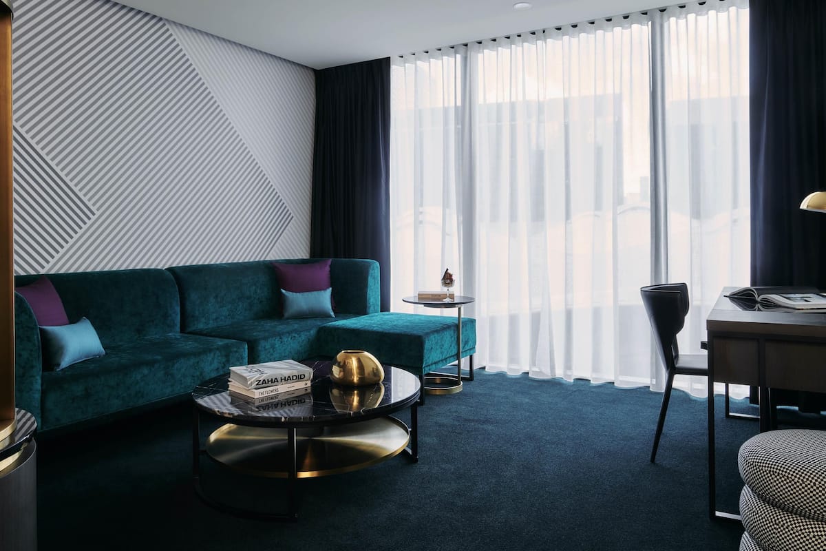 Ropa de cama de alta calidad y minibar