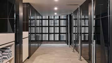 Indoor pool, sun loungers