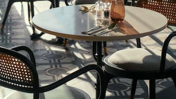 Breakfast, lunch, dinner served; Asian cuisine