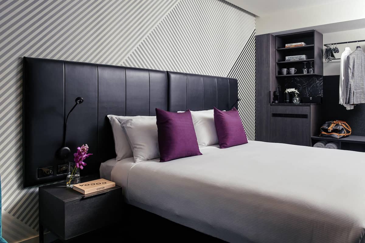 1 quarto, roupas de cama premium, frigobar, cofres nos quartos