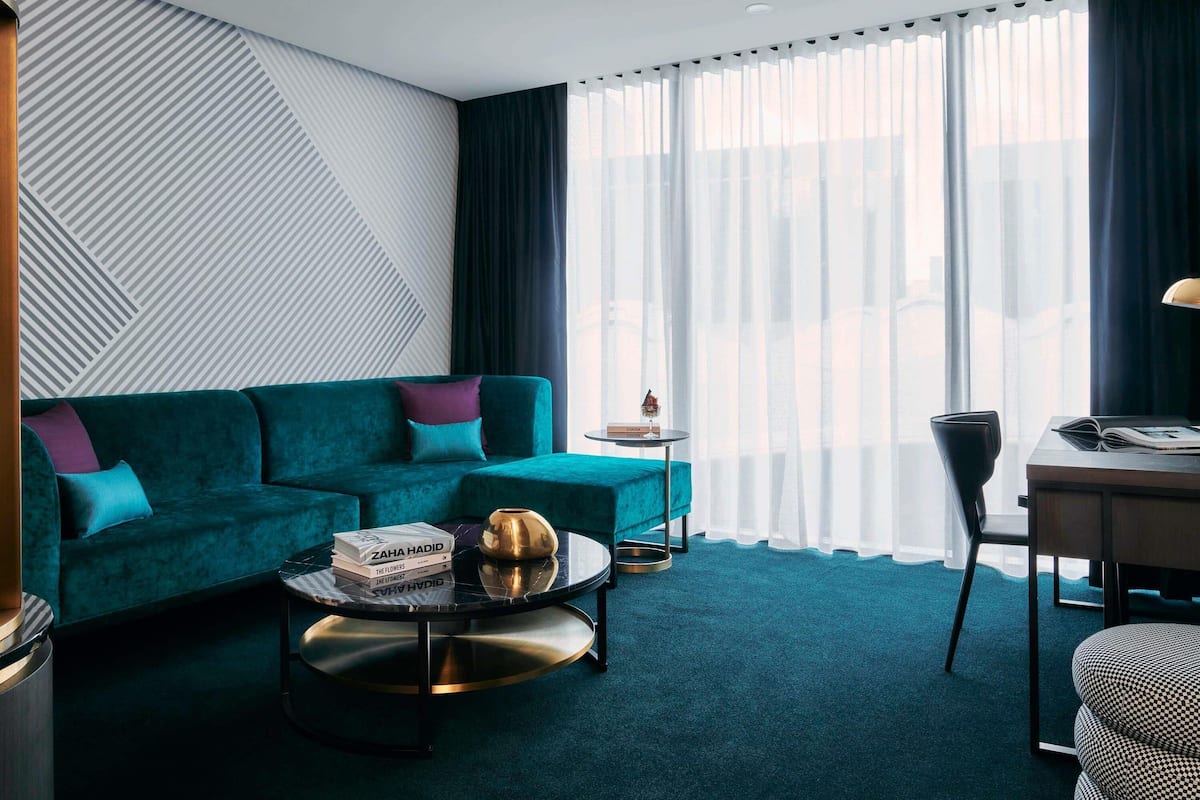 Suíte superior, 1 cama King | 1 quarto, roupas de cama premium, frigobar, cofres nos quartos