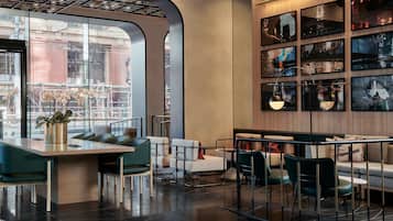 供应早餐、午餐和晚餐,亚洲菜