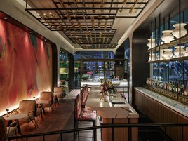 供应早餐、午餐和晚餐