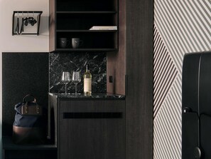 Hochwertige Bettwaren, Minibar, Zimmersafe, individuell dekoriert